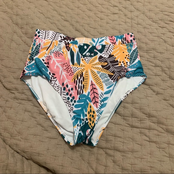 Bikini Bottom - Picture 1 of 1